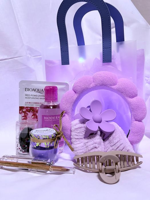 Есть готовые подарки для женщин и детей , и делаем спецальный подбор