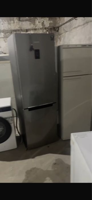 Vand mașini de spalat si frigidere