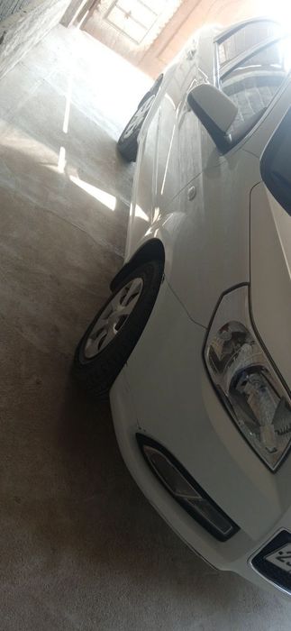 Nexia 3 mexanika 2 pozitsiya magical pultlari bor . Chehollari bor.