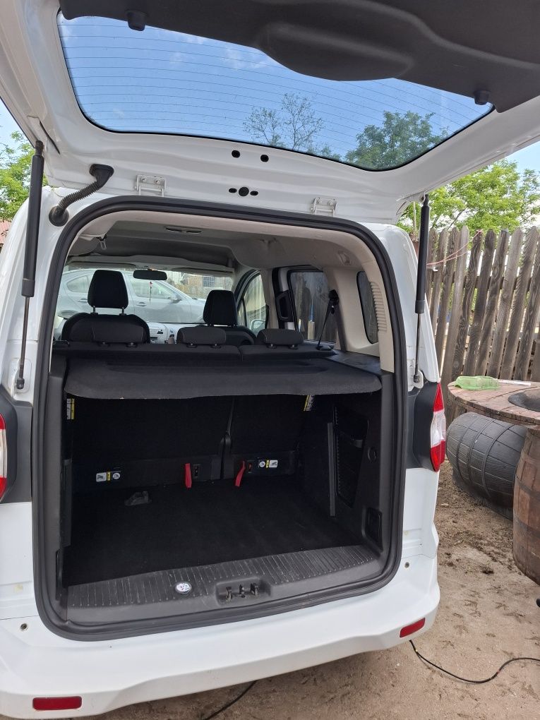 Ford tourneo curier