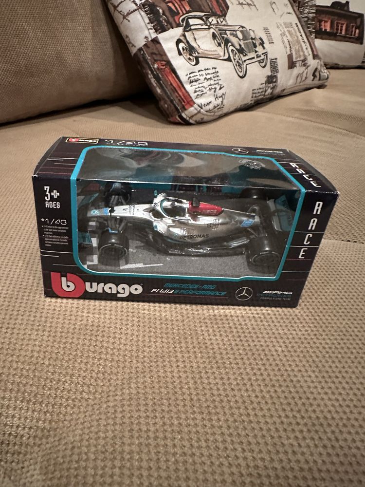 Продавам формула 1 W13 - G. Russell 1:43 Bburago