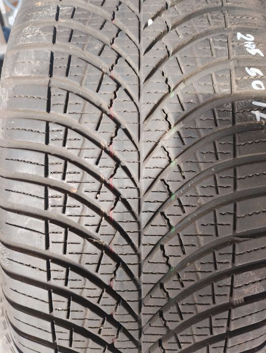 Vând cauciucuri de iarnă Goodyear 205 50 17