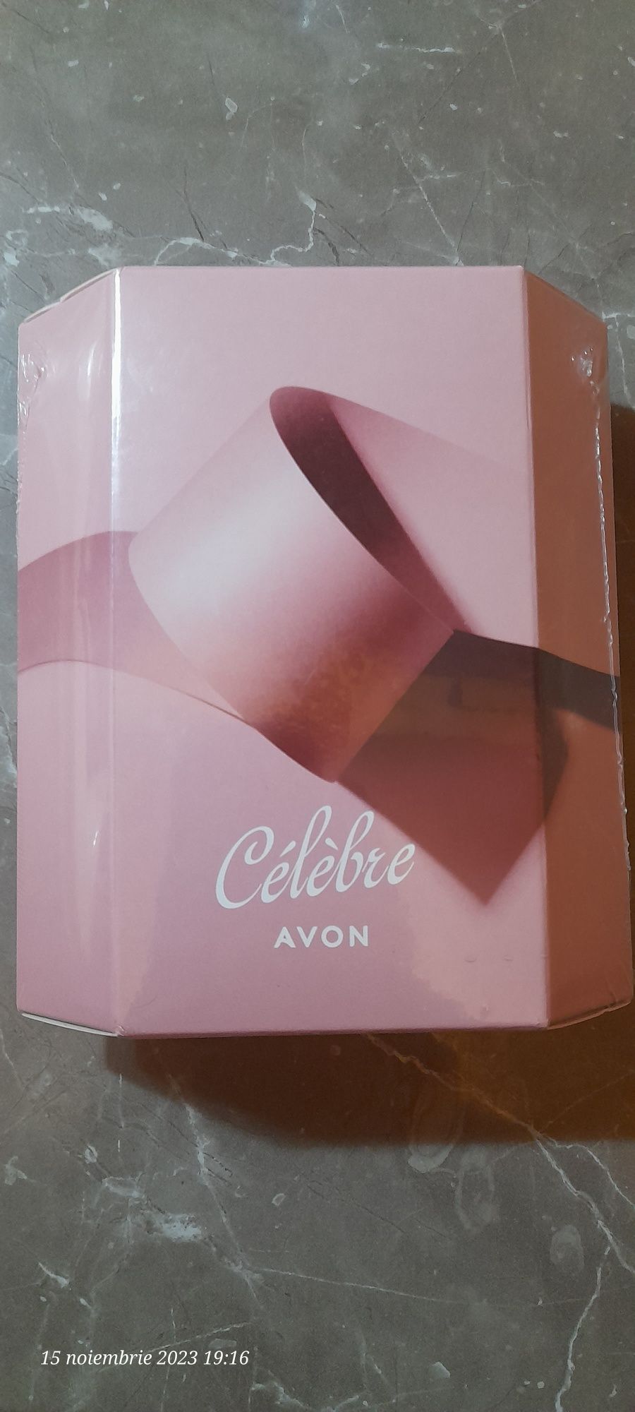 Vand parfum Celebre Avon