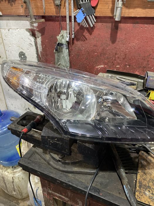 Продам  левую фару рено меган 3