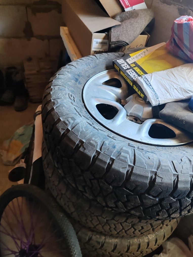 Продам шины от крузака
