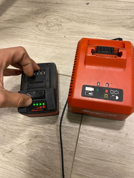 Încărcător si Acumulatori SNAP-ON