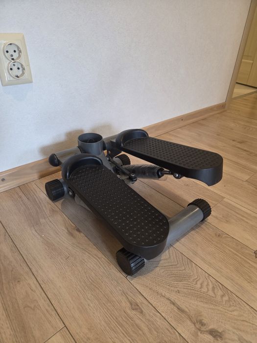 Тренажёр для ног степпер в рабочем состоянии