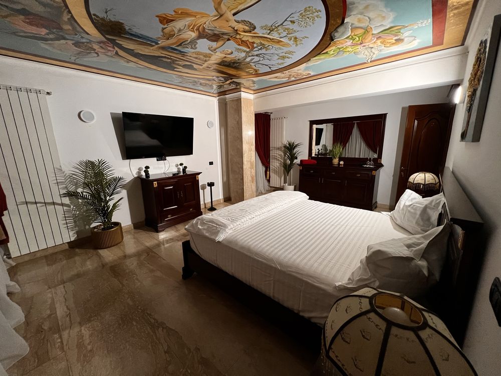 # VILĂ DE LUX # REGIM # Piscină Interioară # Jacuzzi #