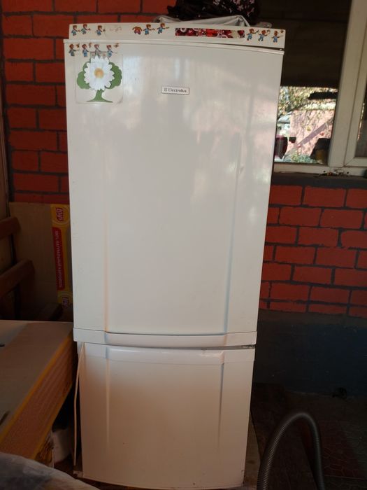 Холодильник 2х камерныи