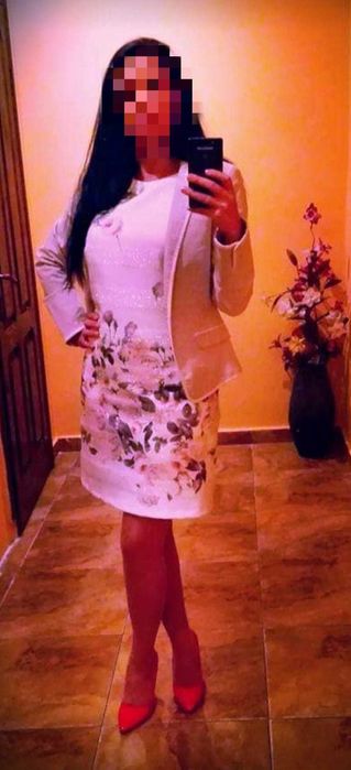 Rochie alba cu inserții argintii și flori