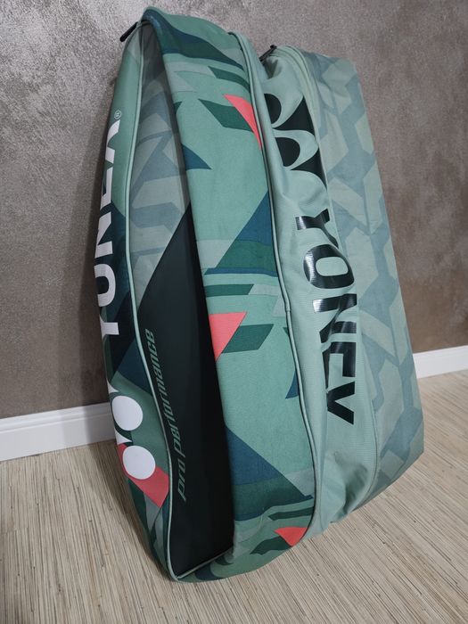 Geanta yonex de 12 rachete