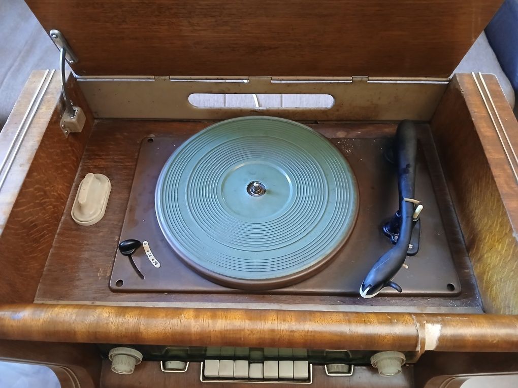 Radio cu lămpi  Zil Oktava URSS,an 1958.