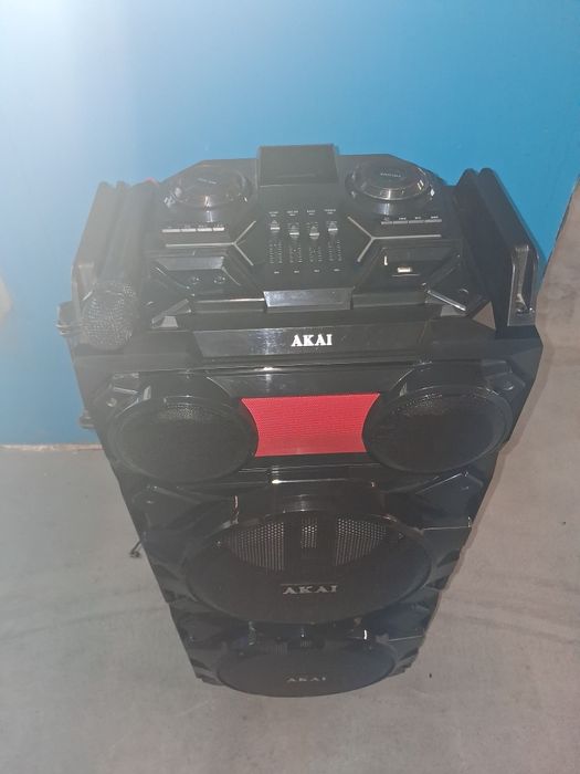 Vând urgent BOXĂ AKAI ABTS-T1203
