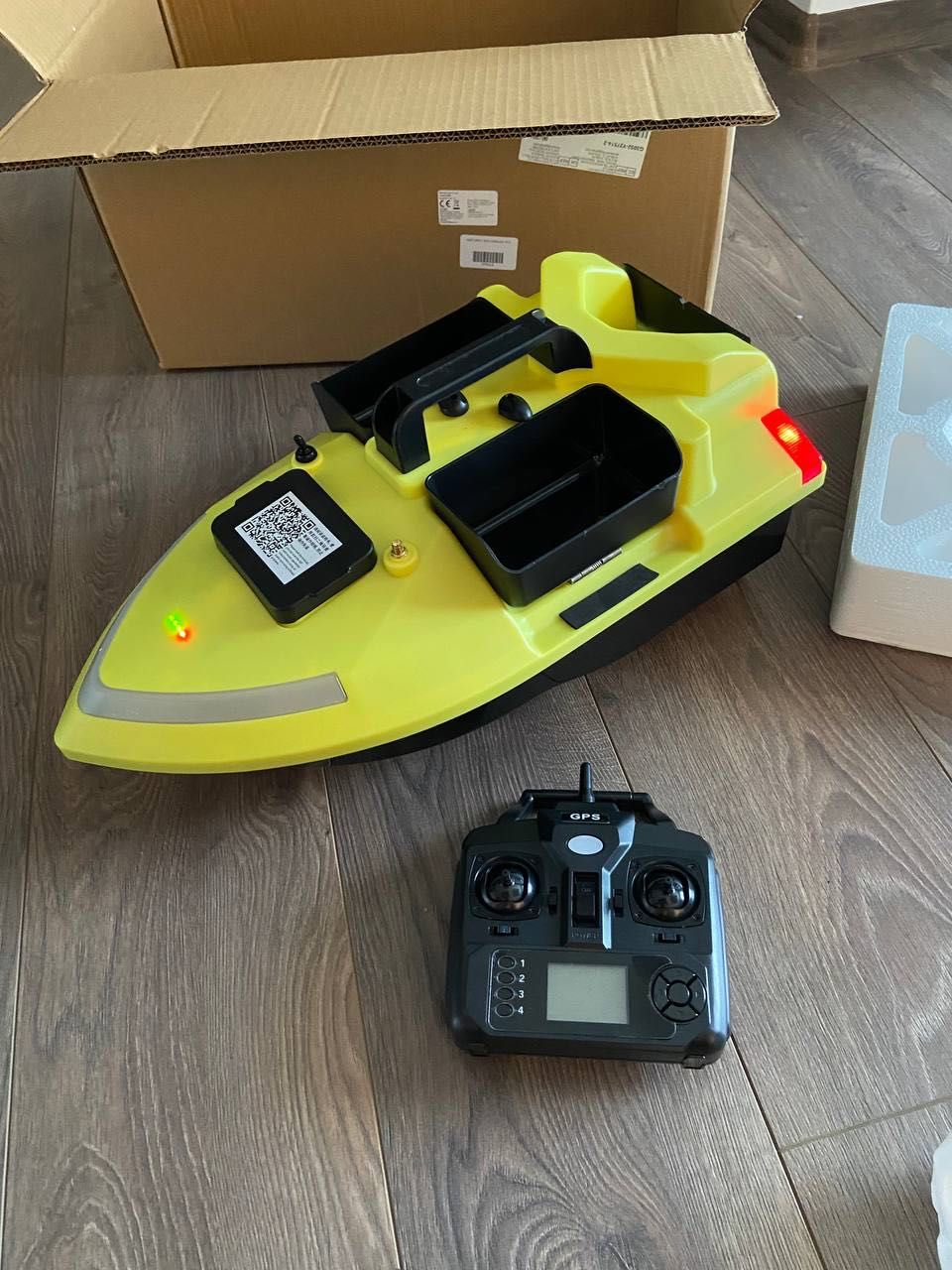 Лодка за захранка V020 - 40GPS точки