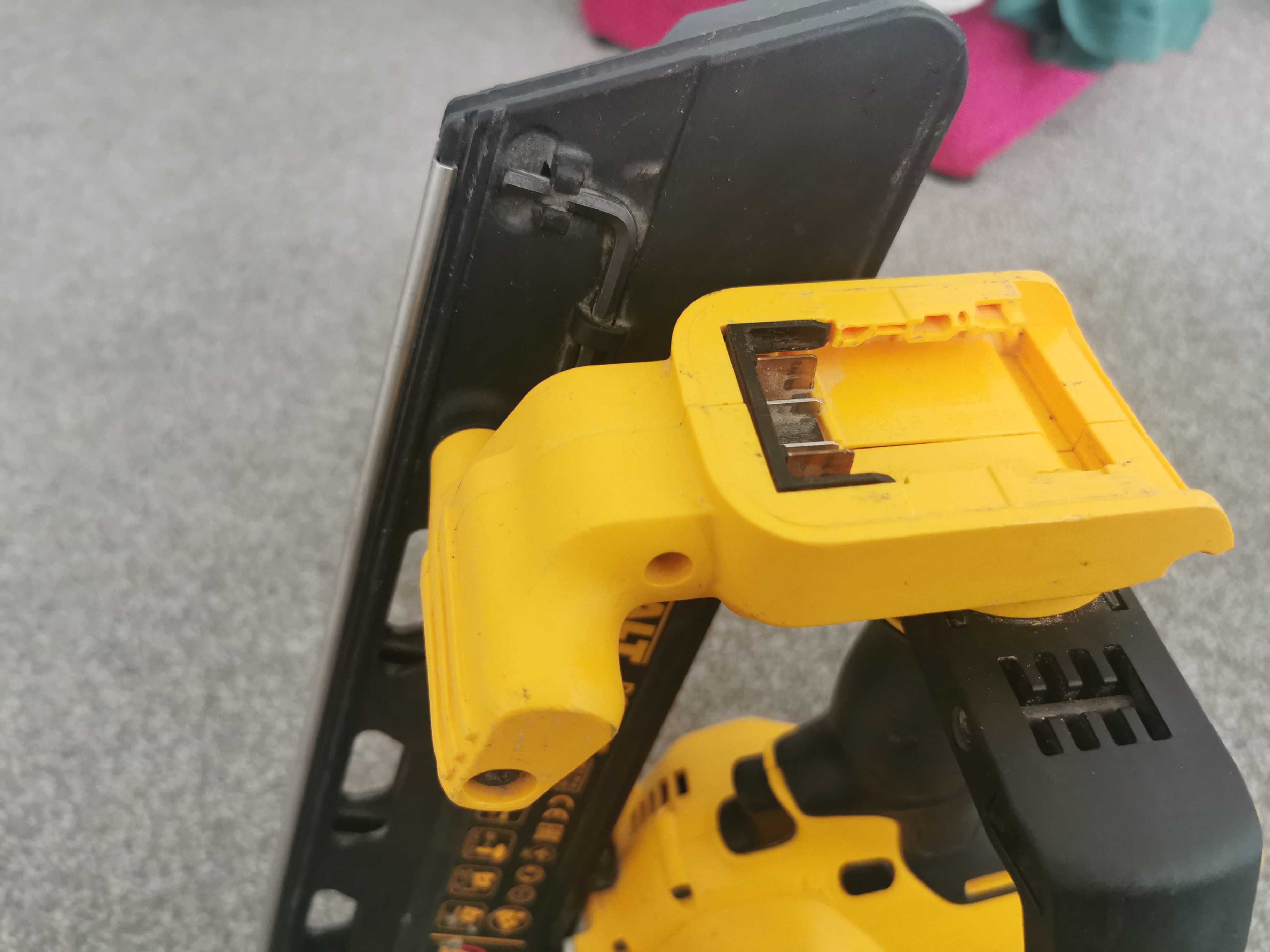 Такер  Пистолет безчетков за пирони 9см Девалт DEWALT DCN692 Type 3