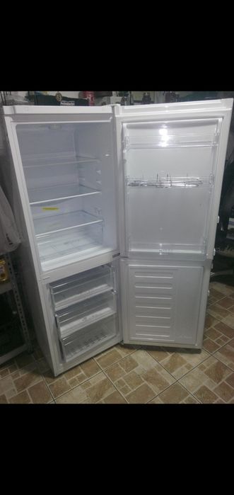 Combina Frigorifica Frigider Congelator marime medie functioneaza perf