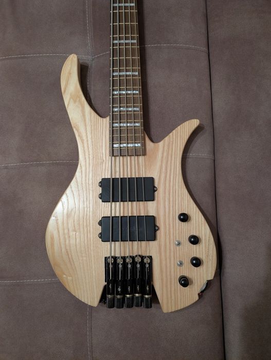 Headless 5-string Bass Guitar