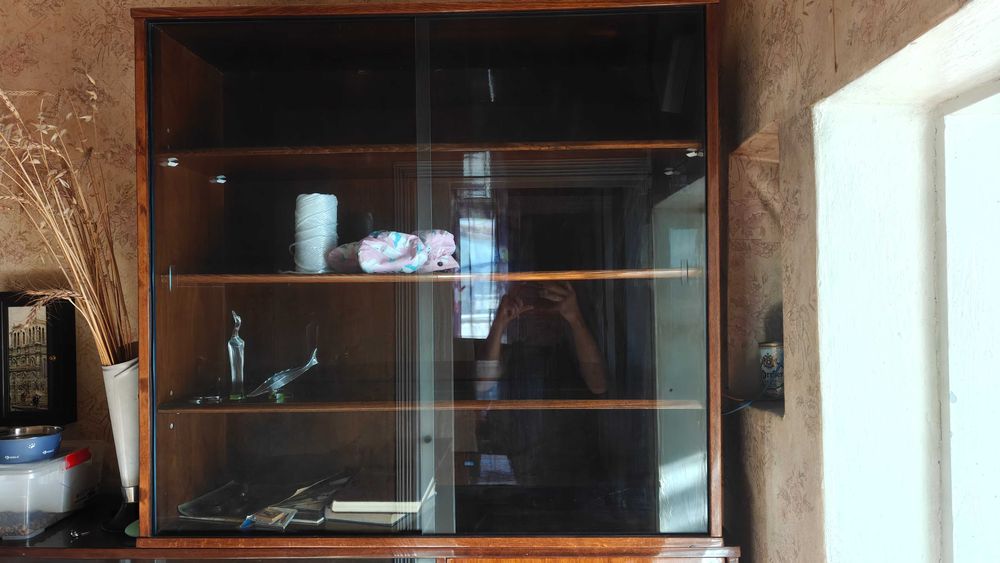 Шкаф из красного дерева