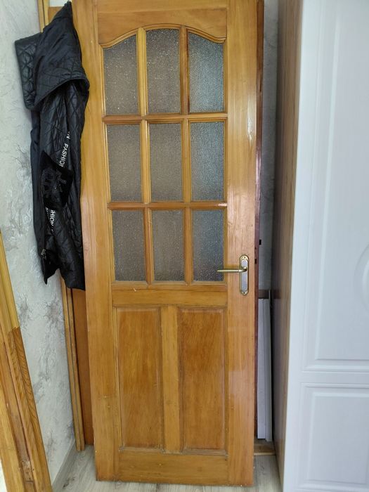 Двери дерево б/у
