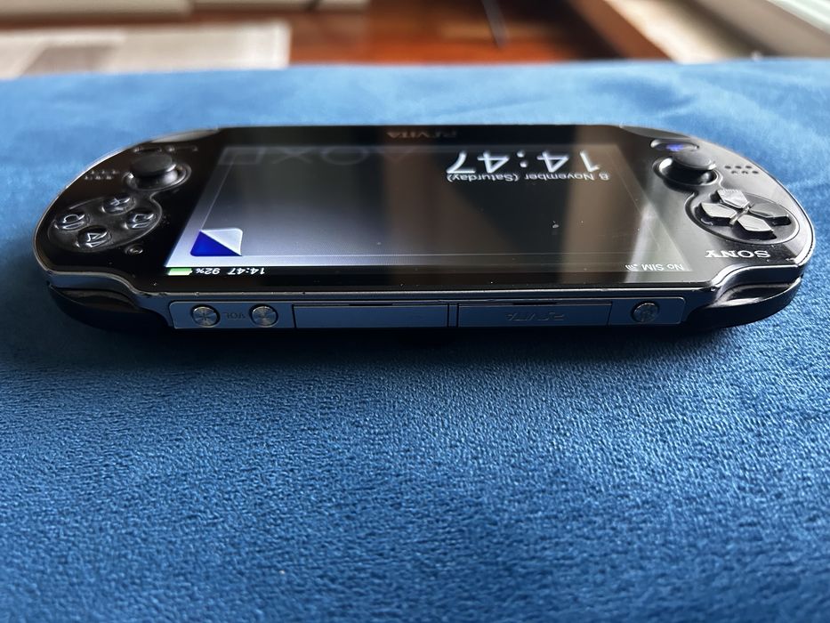 PS Vita с аксесоари
