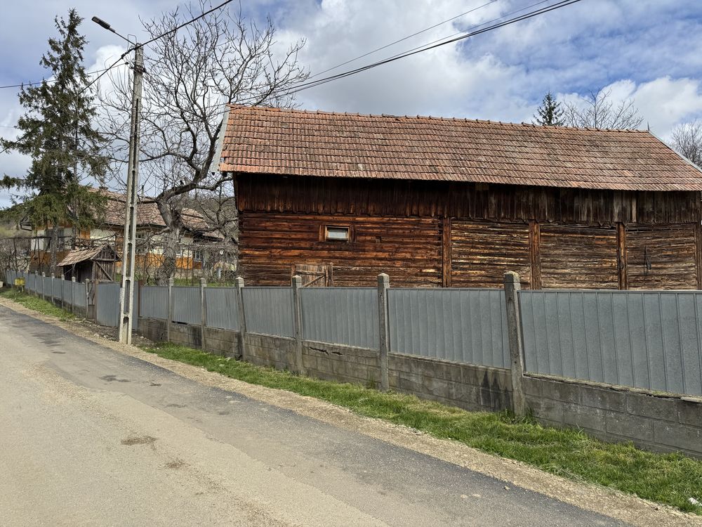 Casa cu teren de vanzare