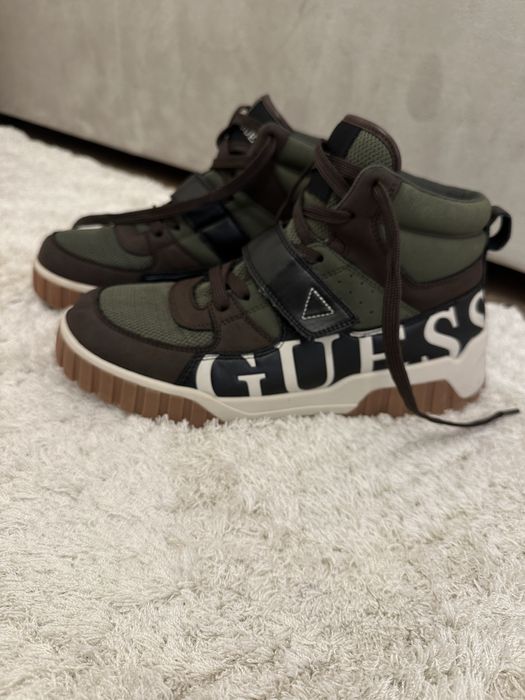 Vand adidasi noi Guess adusi din State , marime 42,5