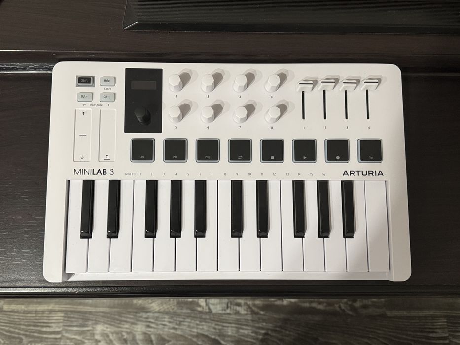 Arturia Minilab 3 миди клавиатура