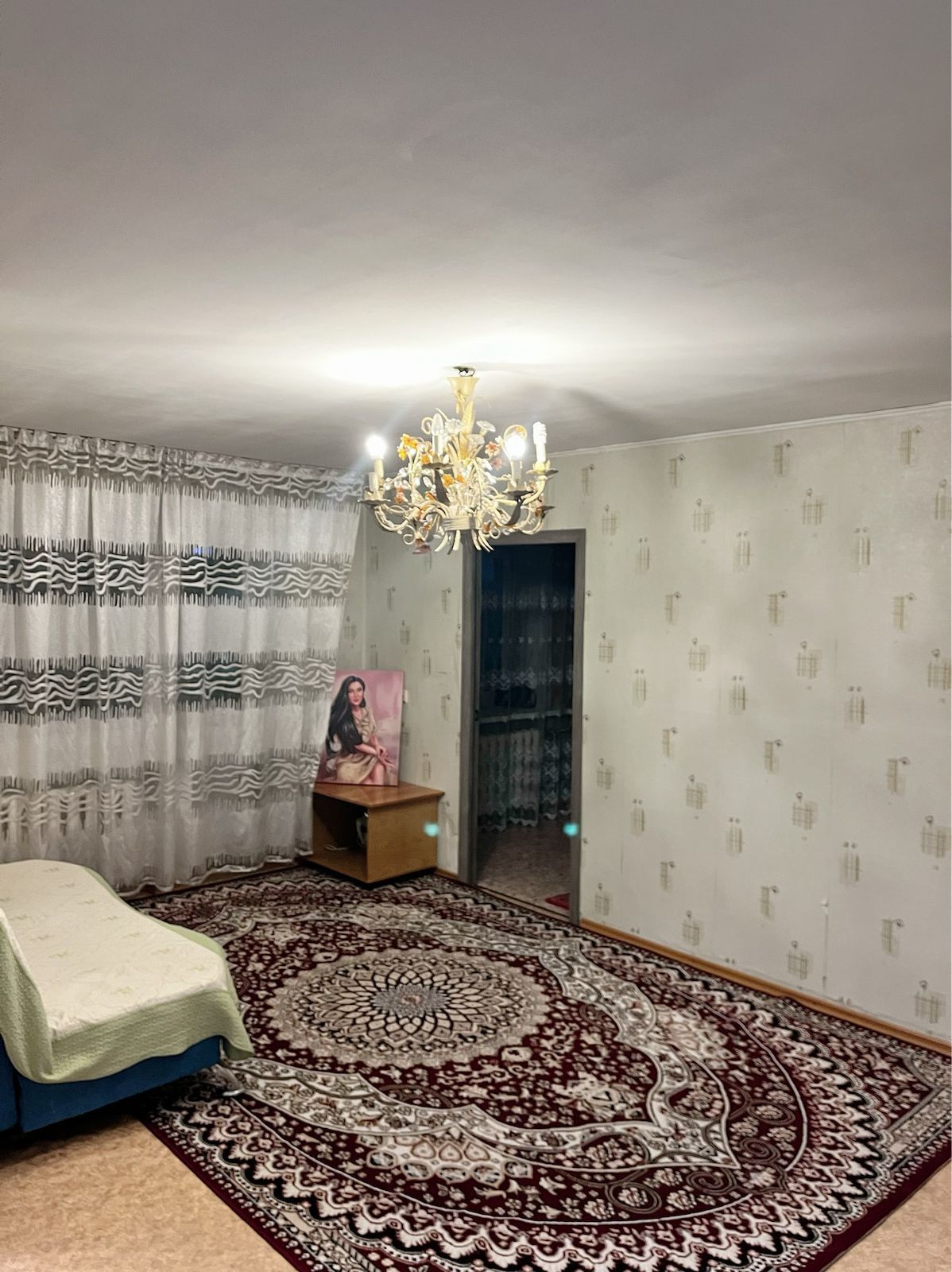 Подселение.  Ищем девушку