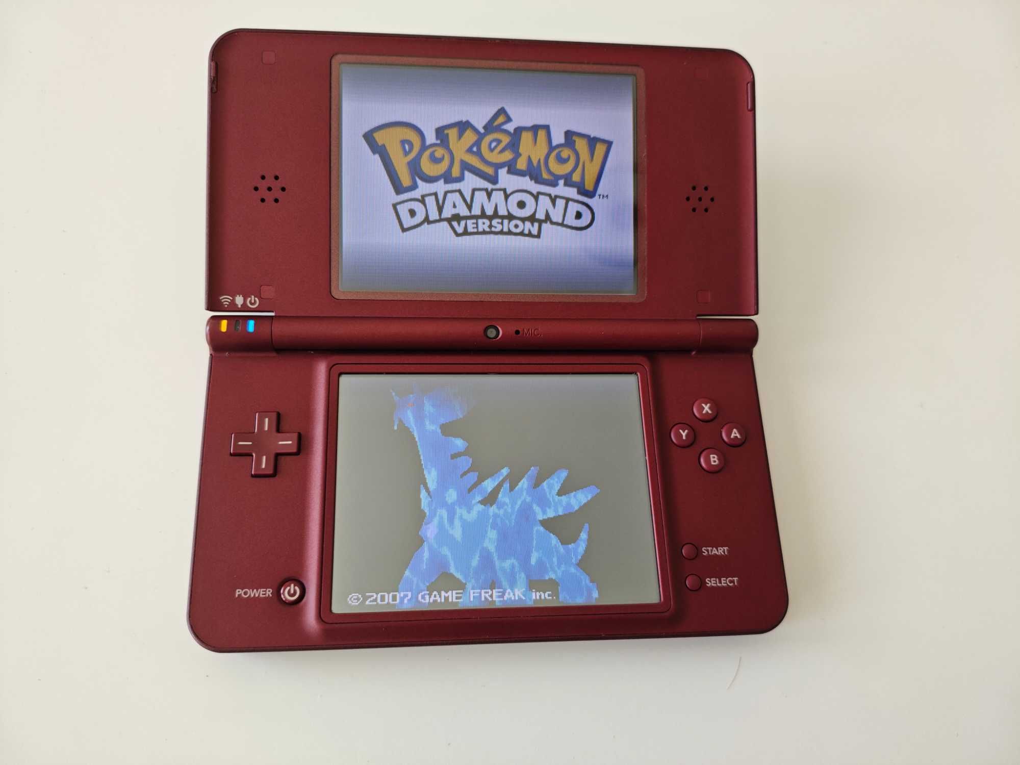 Продавам Nintendo DSi XL с качени много игри