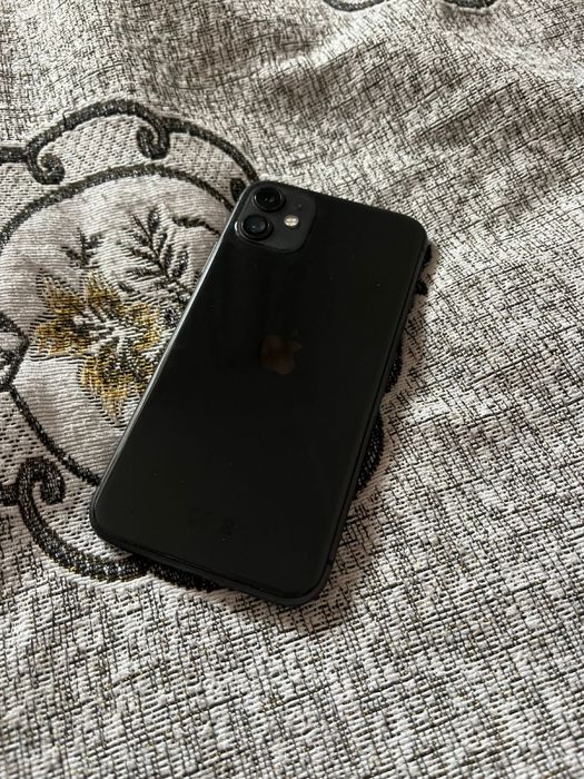 Продам 11 айфон