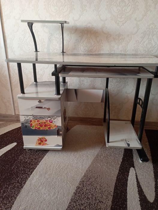 Компьютерный стол