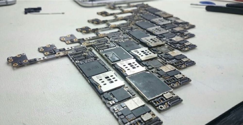 Placa de baza IPhone. Doar reparatii. Bistrita. Alfa Gsm