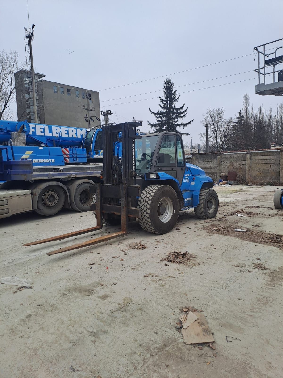 Închiriez automaca manitou nacelă motostivuitor maca spider