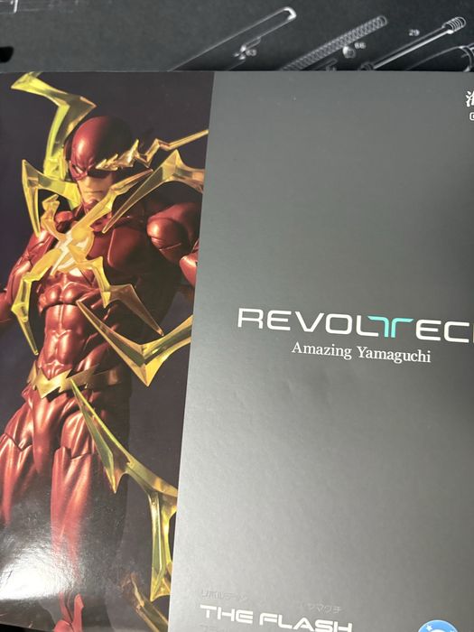 Екшън фигура revoltech the flash
