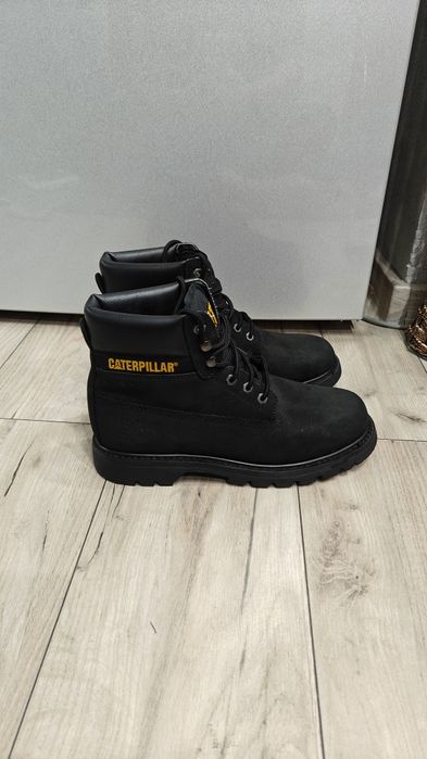 Caterpillar mărimea 42