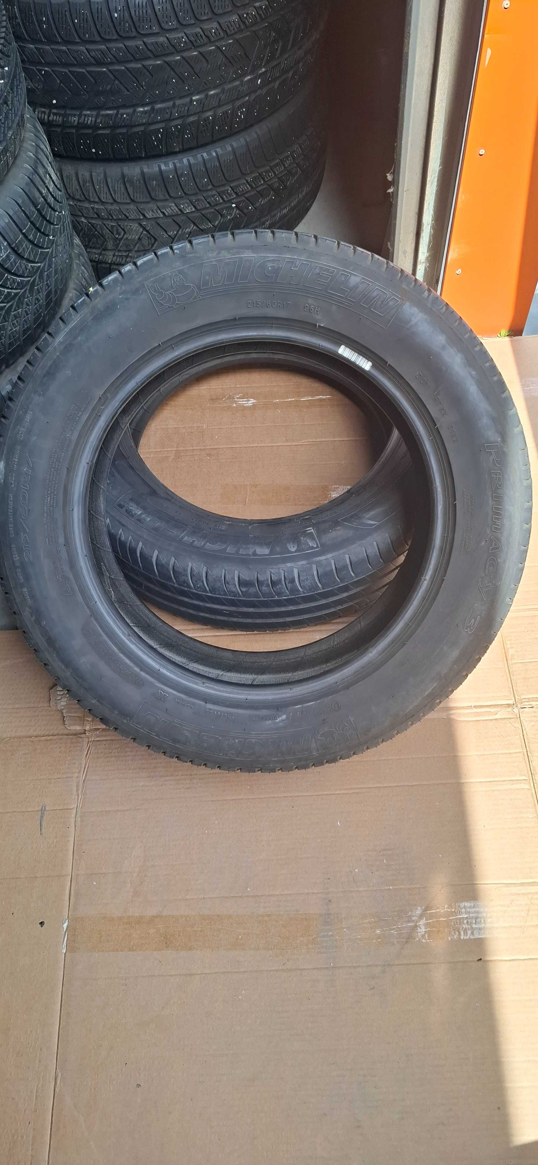 2бр. 215/60/17 Michelin 6mm грайфер, дот 17г. Предлагаме монтаж +++