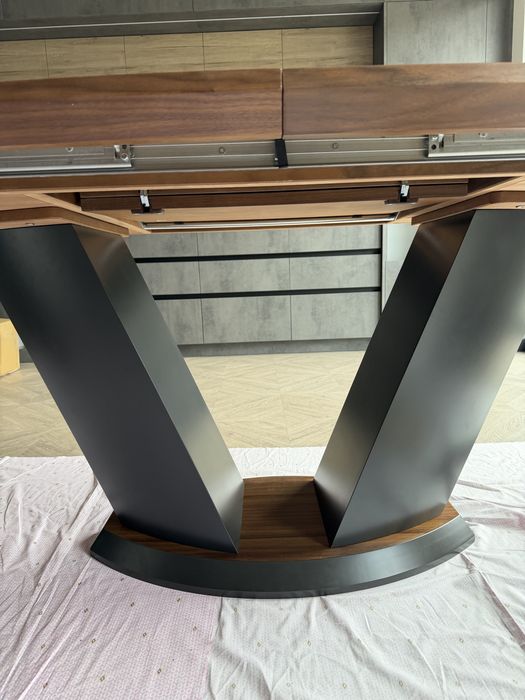 Разтегателна трапезна маса