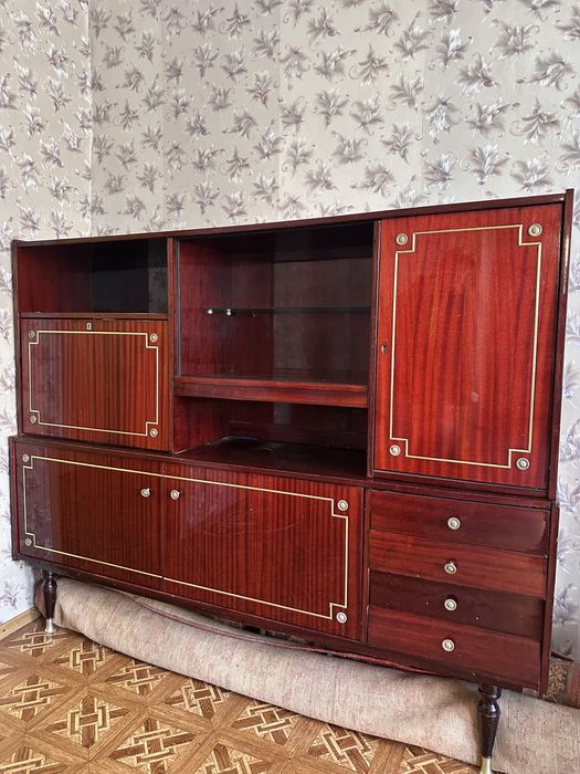 Продам деревянную югославскую мебель