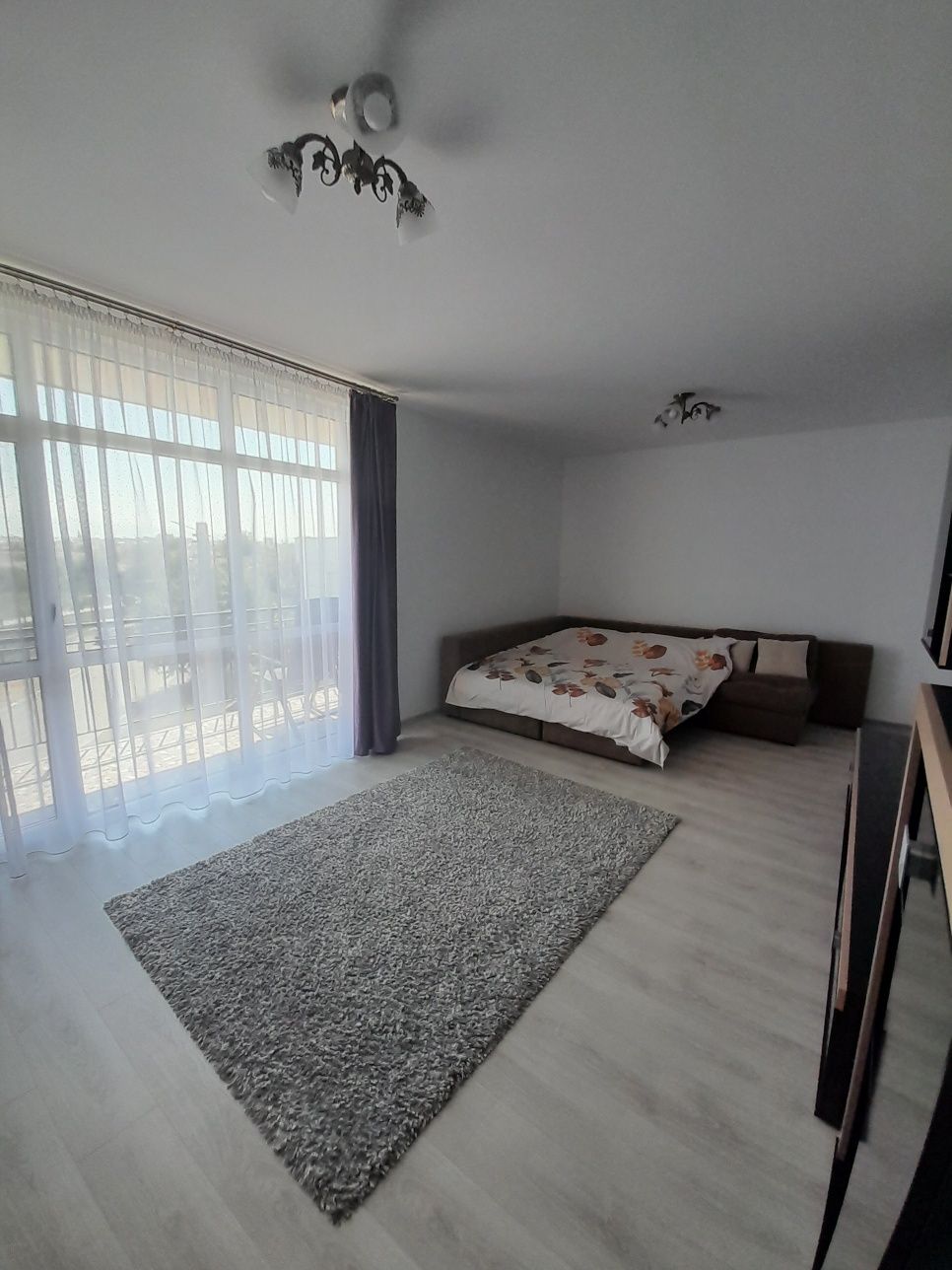 Inchiriez apartament