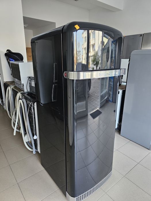 Ретро хладилник с камера KitchenAid