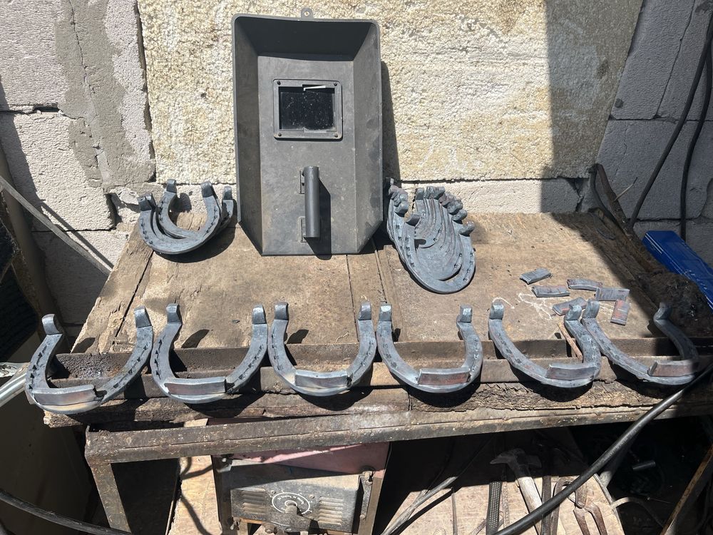 Vand potcoave la pereche si angro