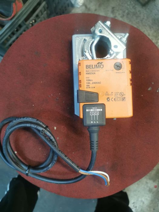 Vând servo motoraș și bacuri PPR