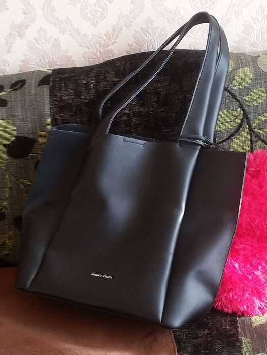 Продавам изгодно дамска чанта