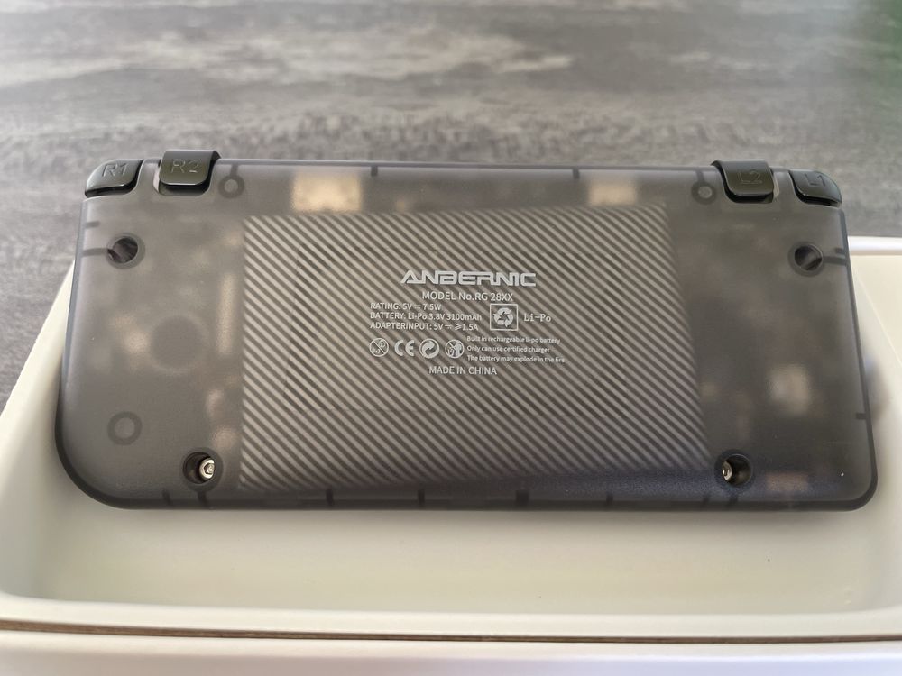 Портативна ретро конзола Anbernic RG28XX
