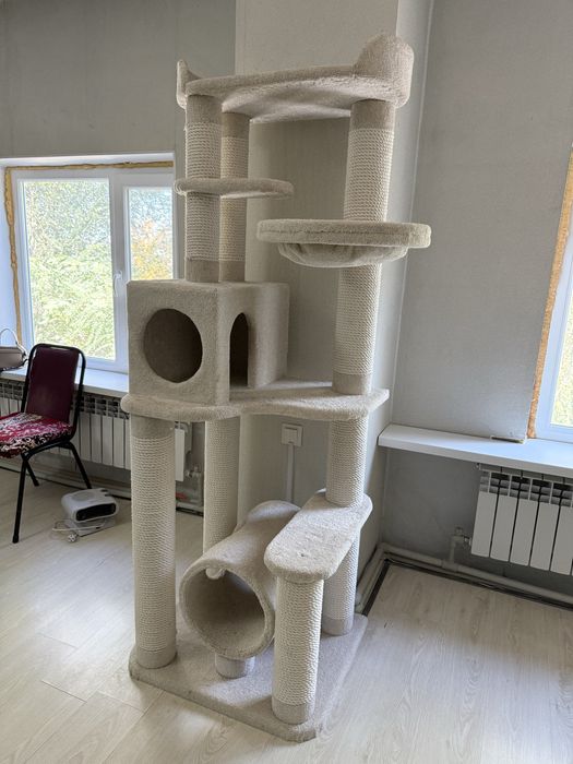 Домик, игровая и когтеточка все в одном для кошки