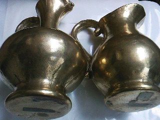 Mutat pe Publi Vaza vintage, bronz masiv turnat manual Germania