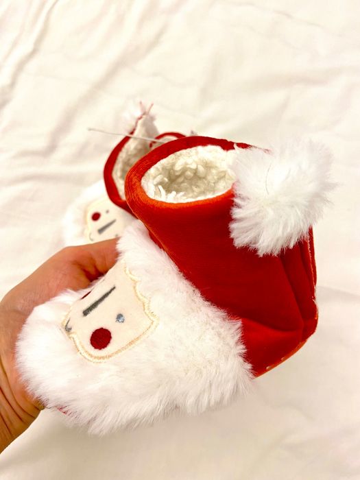 Продам новые милейшие новогодние ботинки из войлока для дома