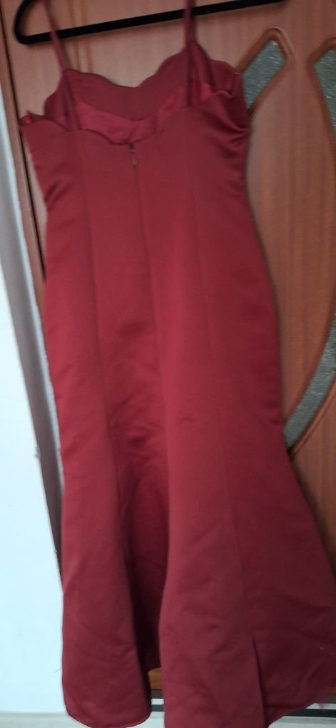 Rochie eleganta visiniu