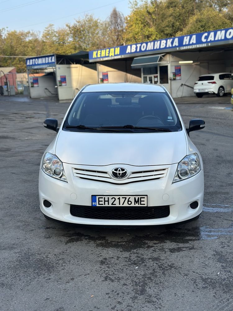 Toyota Auris 1.33 бензин 99кс 6скорости Фейслифт
