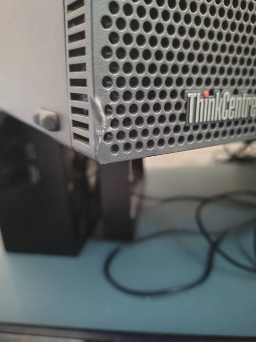 Lenovo ThinkCentre M700 i5 6400 , ssd 256, 4gb ram